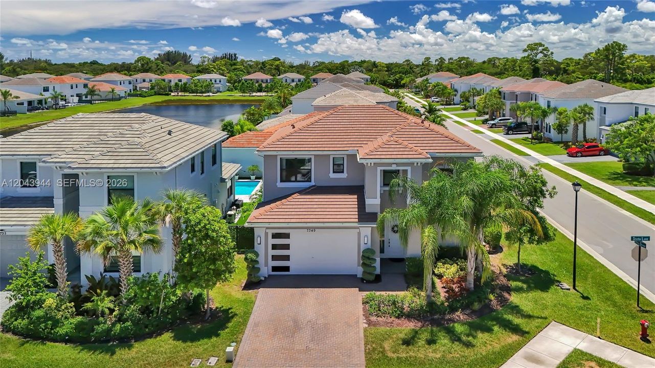 For Sale: $785,000 (4 beds, 3 baths, 2410 Square Feet)