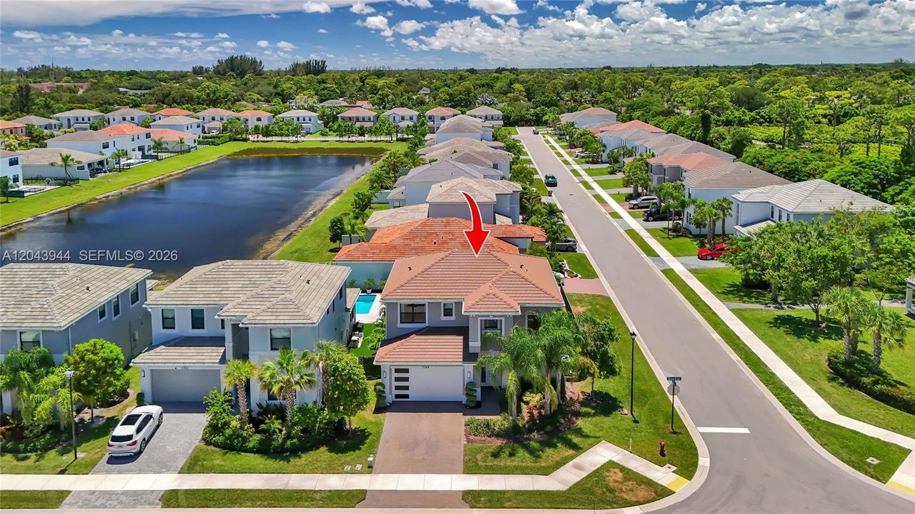 For Sale: $785,000 (4 beds, 3 baths, 2410 Square Feet)