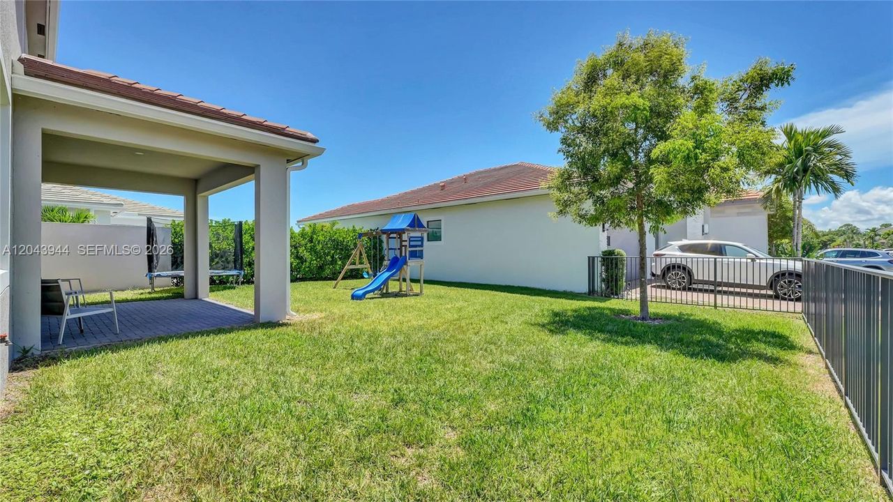 For Sale: $785,000 (4 beds, 3 baths, 2410 Square Feet)