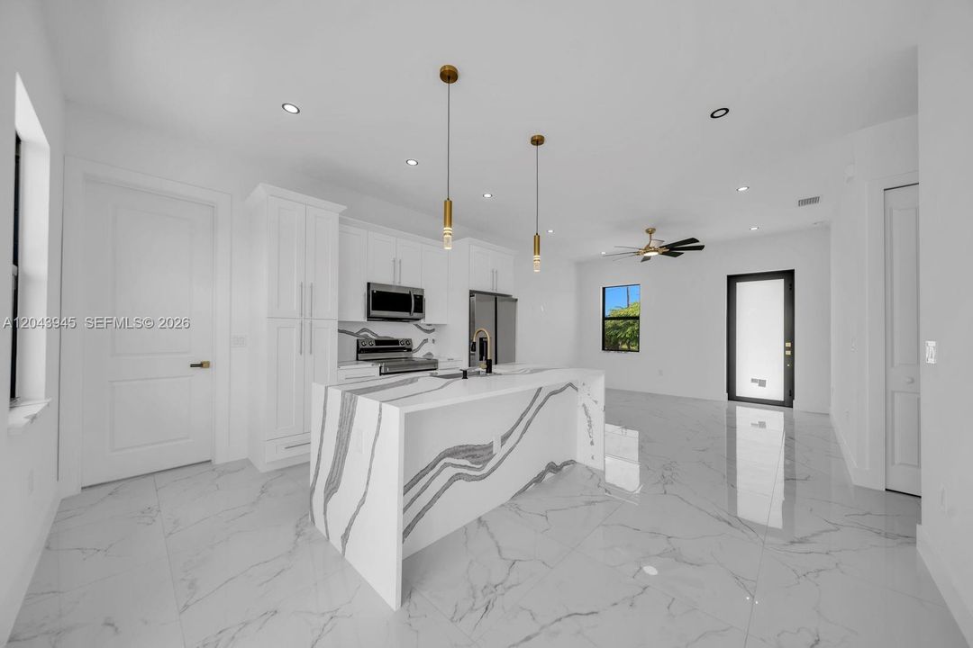 На продажу: $275,000 (3 спален, 3 ванн, 1057 Квадратных фут)
