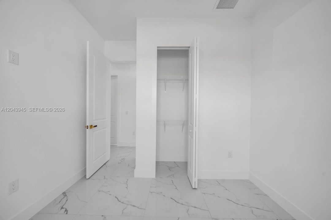 На продажу: $275,000 (3 спален, 3 ванн, 1057 Квадратных фут)