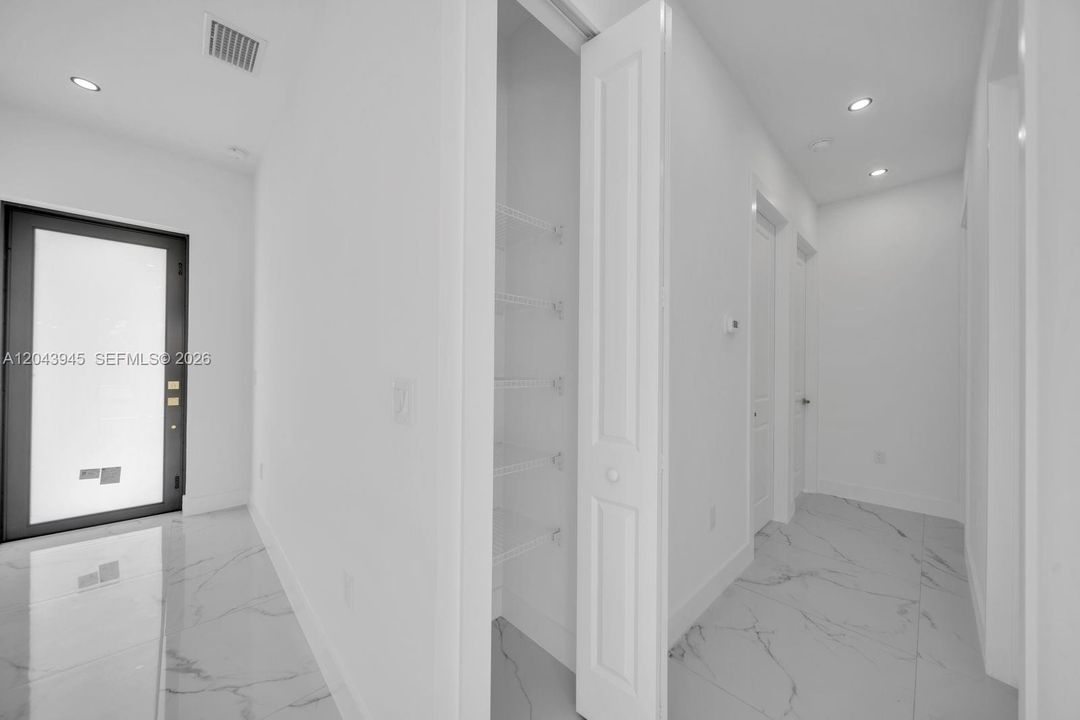 На продажу: $275,000 (3 спален, 3 ванн, 1057 Квадратных фут)
