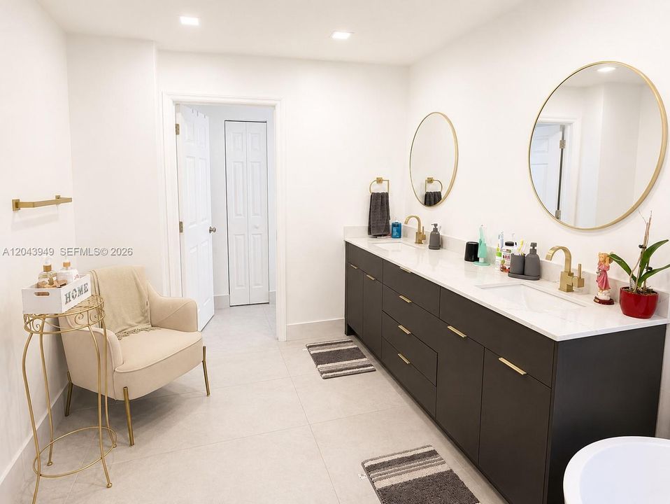 For Rent: $5,100 (4 beds, 2 baths, 2639 Square Feet)