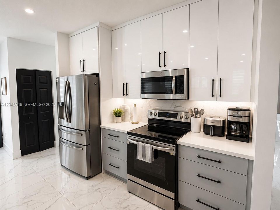 For Rent: $5,100 (4 beds, 2 baths, 2639 Square Feet)