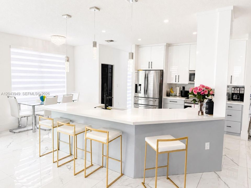 For Rent: $5,100 (4 beds, 2 baths, 2639 Square Feet)