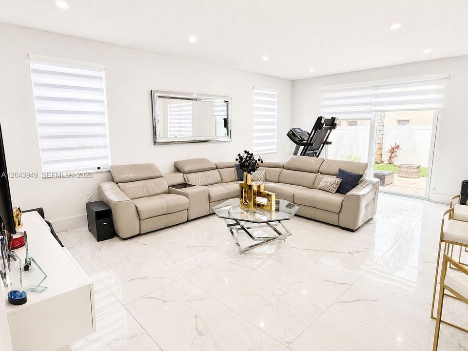 For Rent: $5,100 (4 beds, 2 baths, 2639 Square Feet)