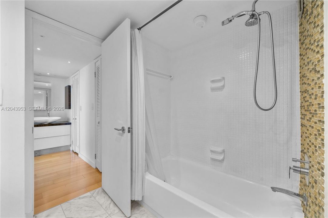 В аренду: $6,200 (2 спален, 2 ванн, 1372 Квадратных фут)