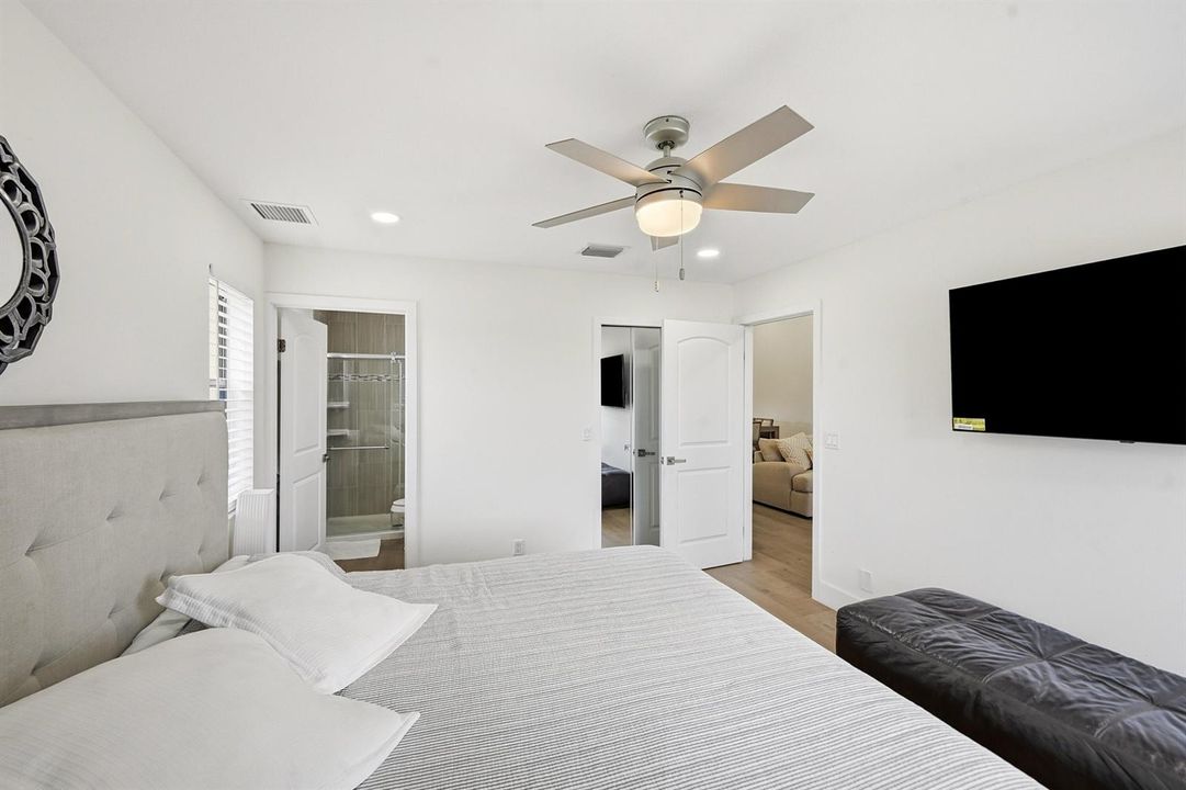 19_primary bedroom