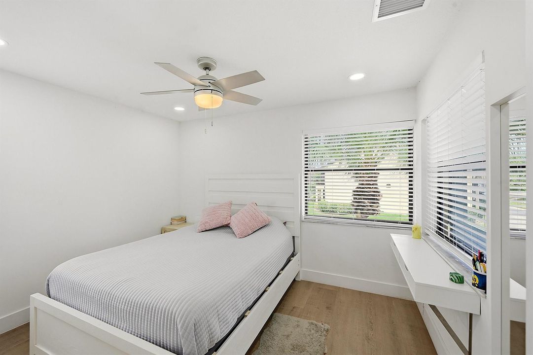21_bedroom