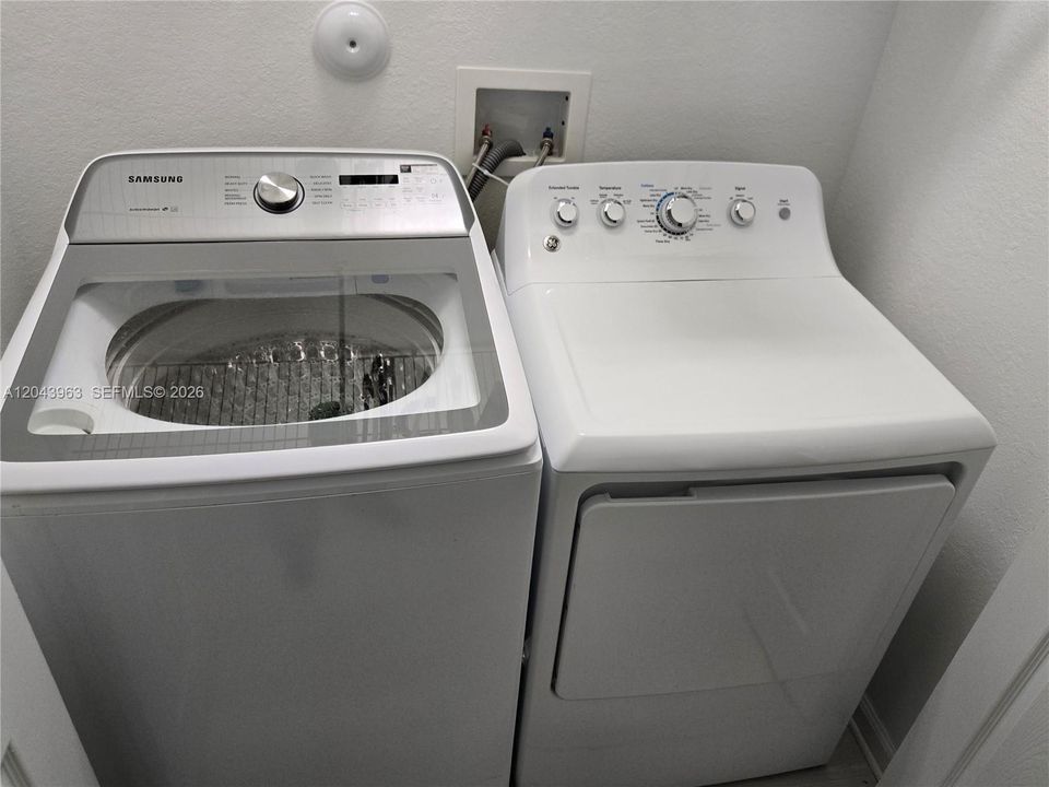 На продажу: $599,999 (4 спален, 2 ванн, 2780 Квадратных фут)