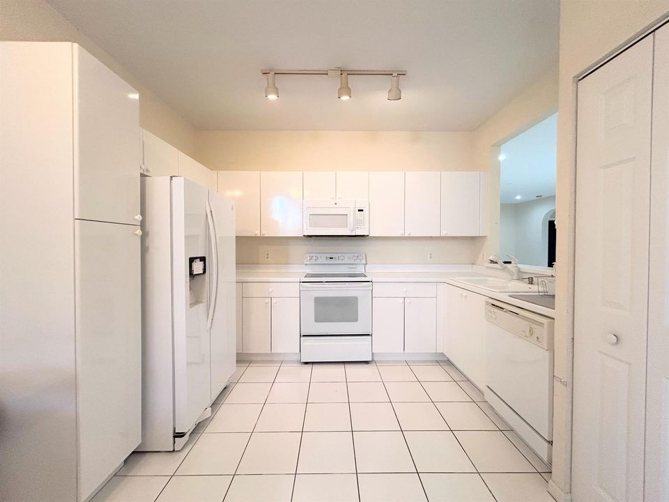 Kitchen w/ white appliances