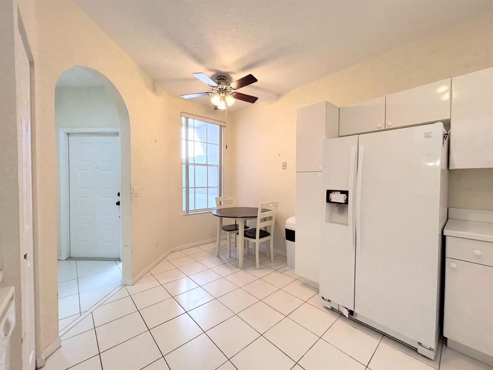 Eat-in kitchen