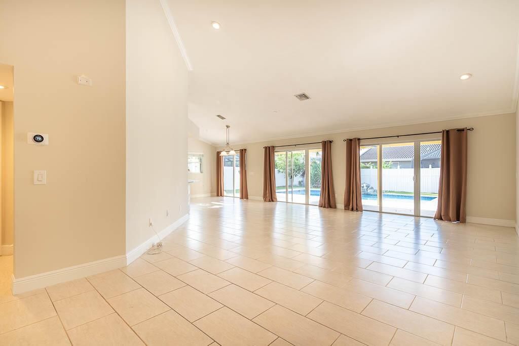20250716-251 NW 69th Street-0052