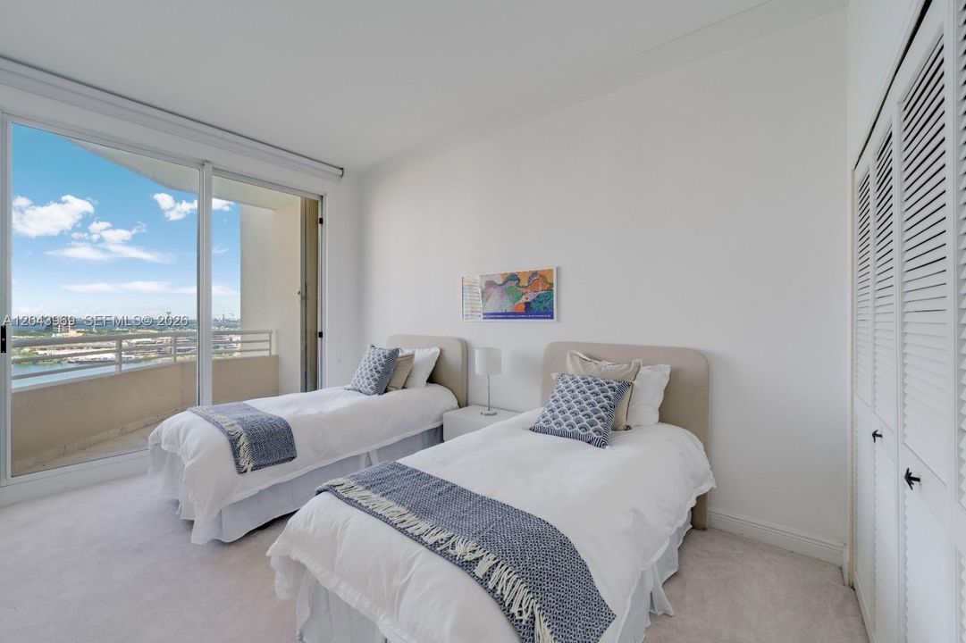 For Rent: $5,500 (2 beds, 2 baths, 1310 Square Feet)