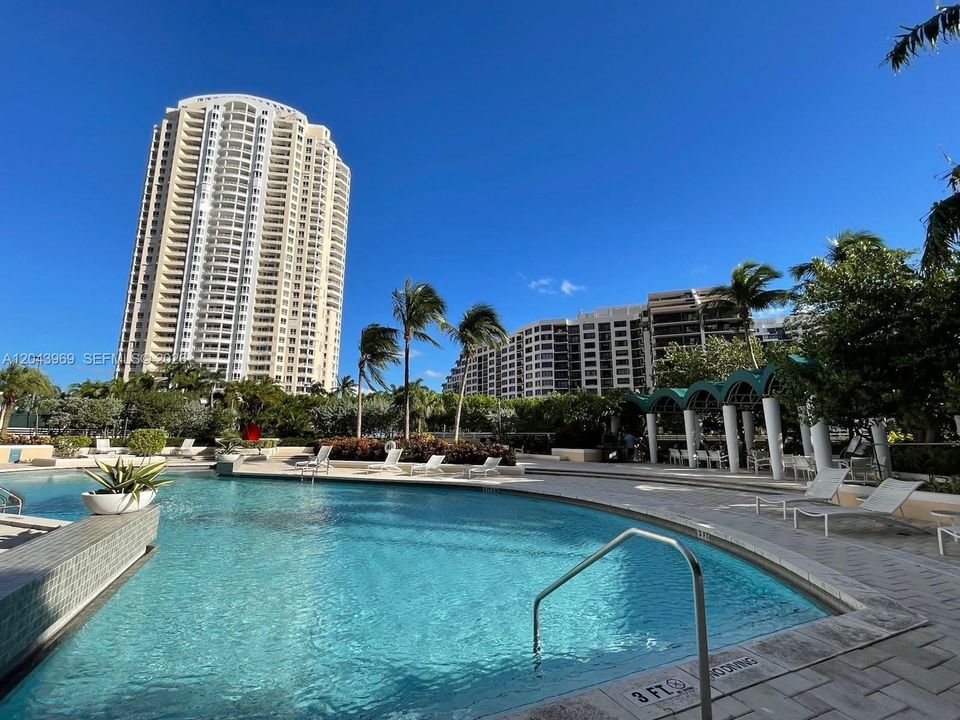 For Rent: $5,500 (2 beds, 2 baths, 1310 Square Feet)