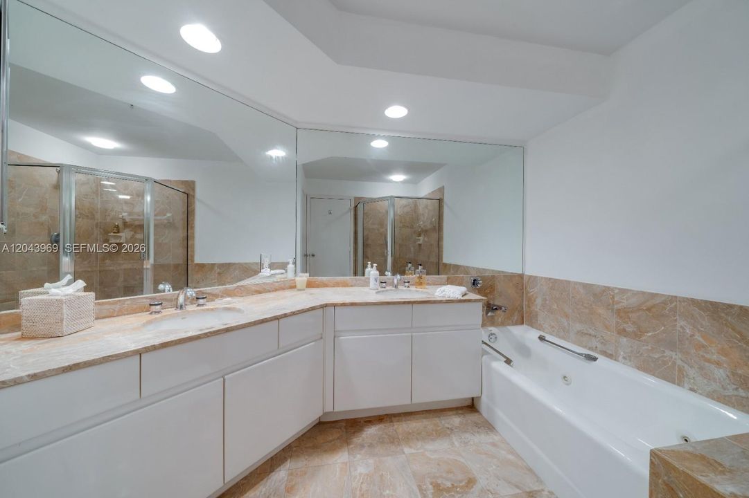 For Rent: $5,500 (2 beds, 2 baths, 1310 Square Feet)