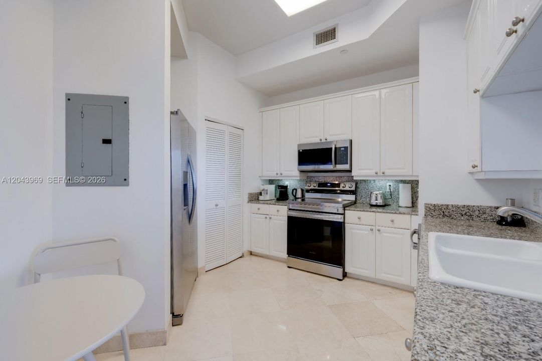 For Rent: $5,500 (2 beds, 2 baths, 1310 Square Feet)