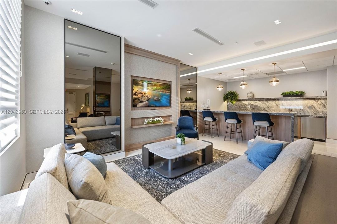 For Rent: $5,500 (2 beds, 2 baths, 1310 Square Feet)
