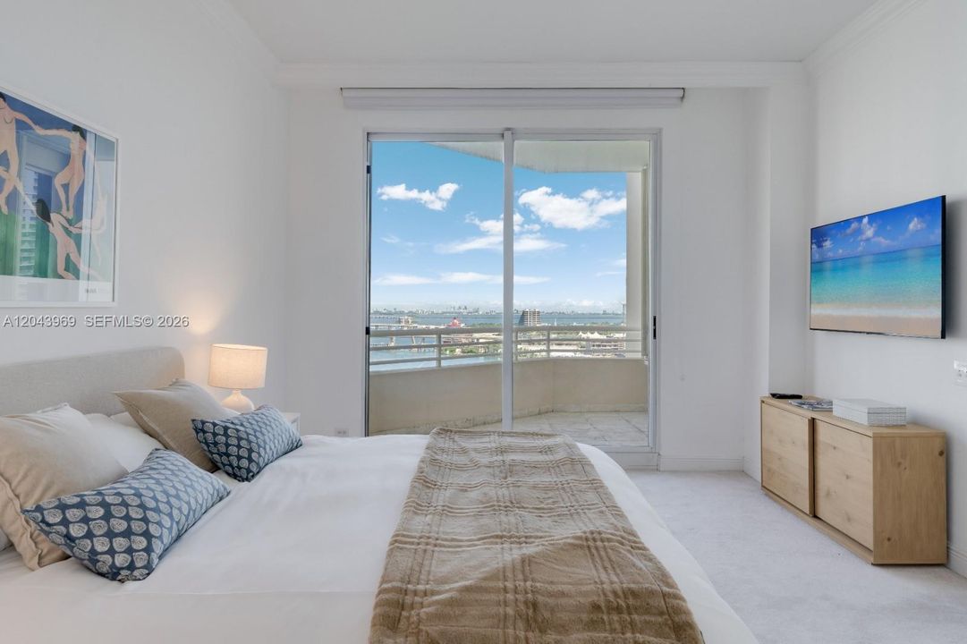 For Rent: $5,500 (2 beds, 2 baths, 1310 Square Feet)