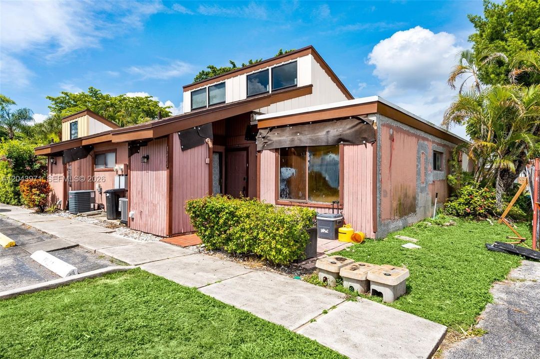 На продажу: $185,000 (2 спален, 2 ванн, 1074 Квадратных фут)