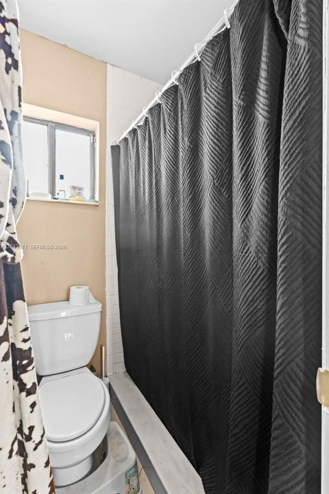 На продажу: $185,000 (2 спален, 2 ванн, 1074 Квадратных фут)