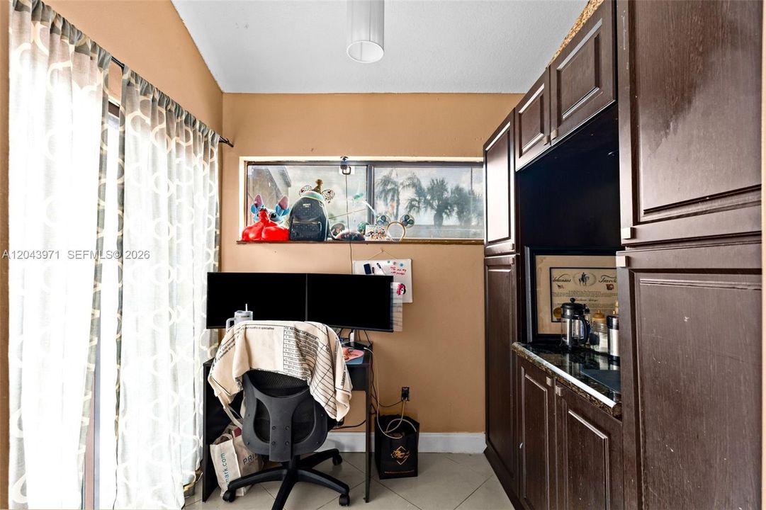 На продажу: $185,000 (2 спален, 2 ванн, 1074 Квадратных фут)