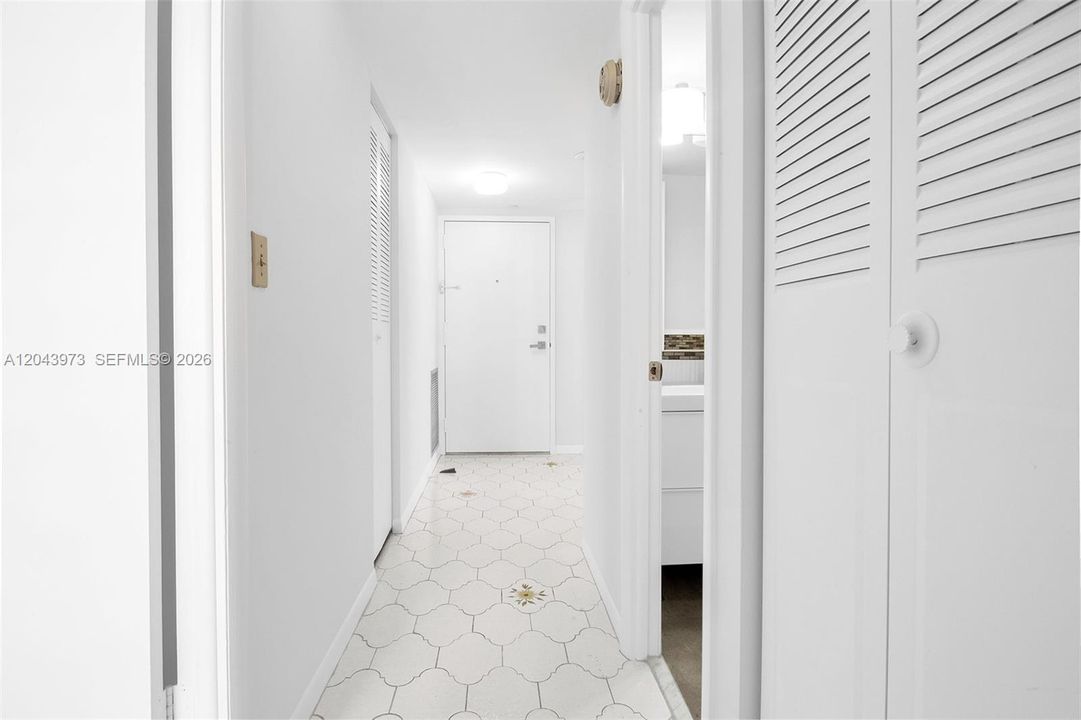 На продажу: $325,000 (3 спален, 2 ванн, 1693 Квадратных фут)