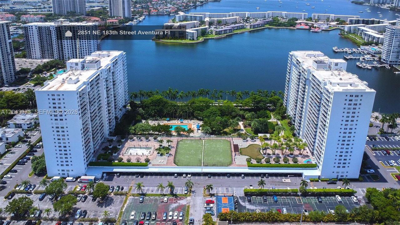 На продажу: $325,000 (3 спален, 2 ванн, 1693 Квадратных фут)