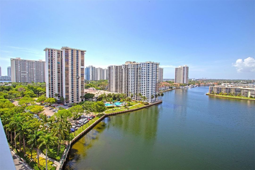 На продажу: $325,000 (3 спален, 2 ванн, 1693 Квадратных фут)
