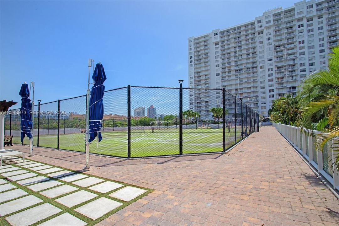 На продажу: $325,000 (3 спален, 2 ванн, 1693 Квадратных фут)