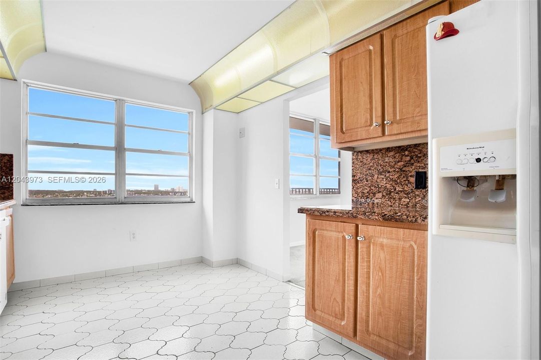 На продажу: $325,000 (3 спален, 2 ванн, 1693 Квадратных фут)