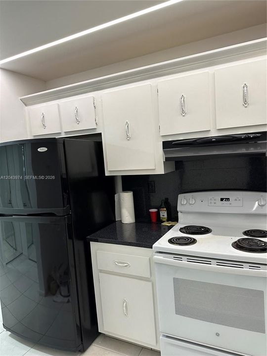 For Rent: $2,000 (1 beds, 1 baths, 1140 Square Feet)
