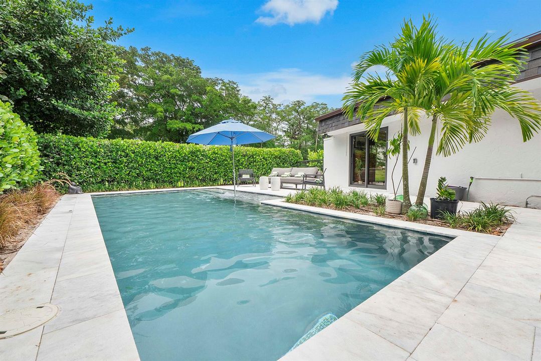 4800 Queen Palm Ln_002