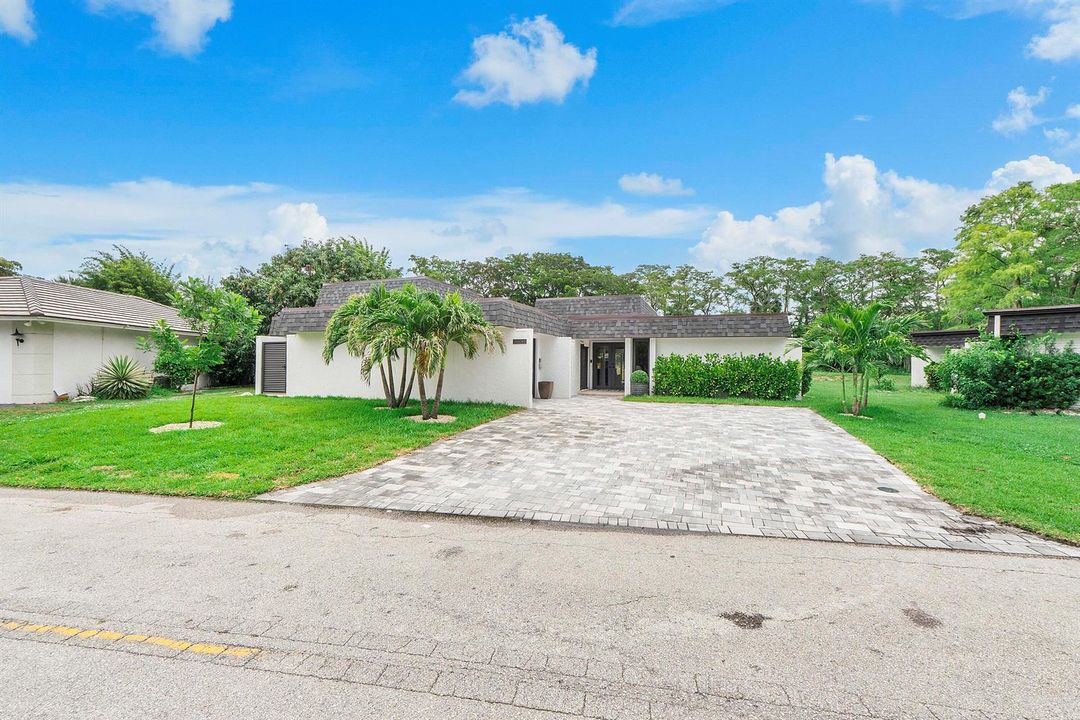 4800 Queen Palm Ln_011