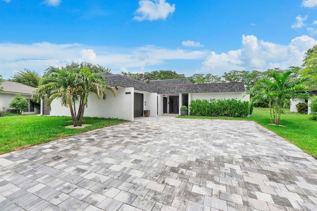 4800 Queen Palm Ln_009