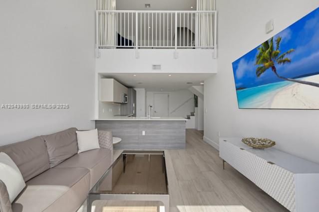 For Sale: $1,400,000 (2 beds, 3 baths, 1313 Square Feet)