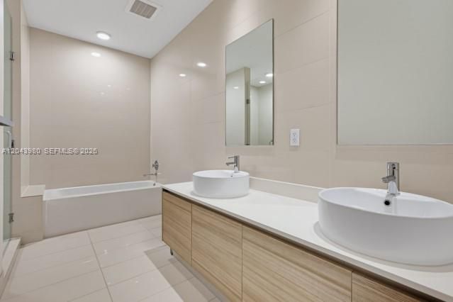 For Sale: $1,400,000 (2 beds, 3 baths, 1313 Square Feet)