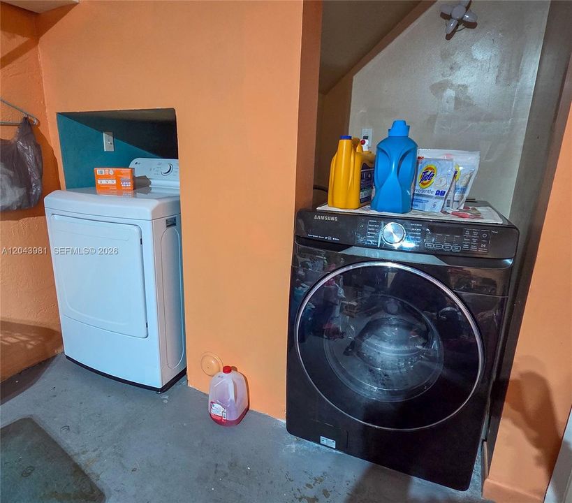 For Sale: $410,000 (4 beds, 2 baths, 1618 Square Feet)