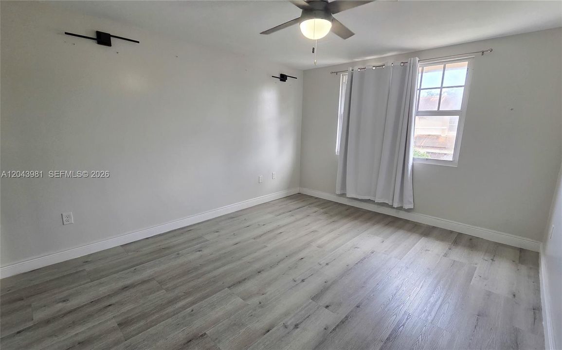 For Sale: $410,000 (4 beds, 2 baths, 1618 Square Feet)
