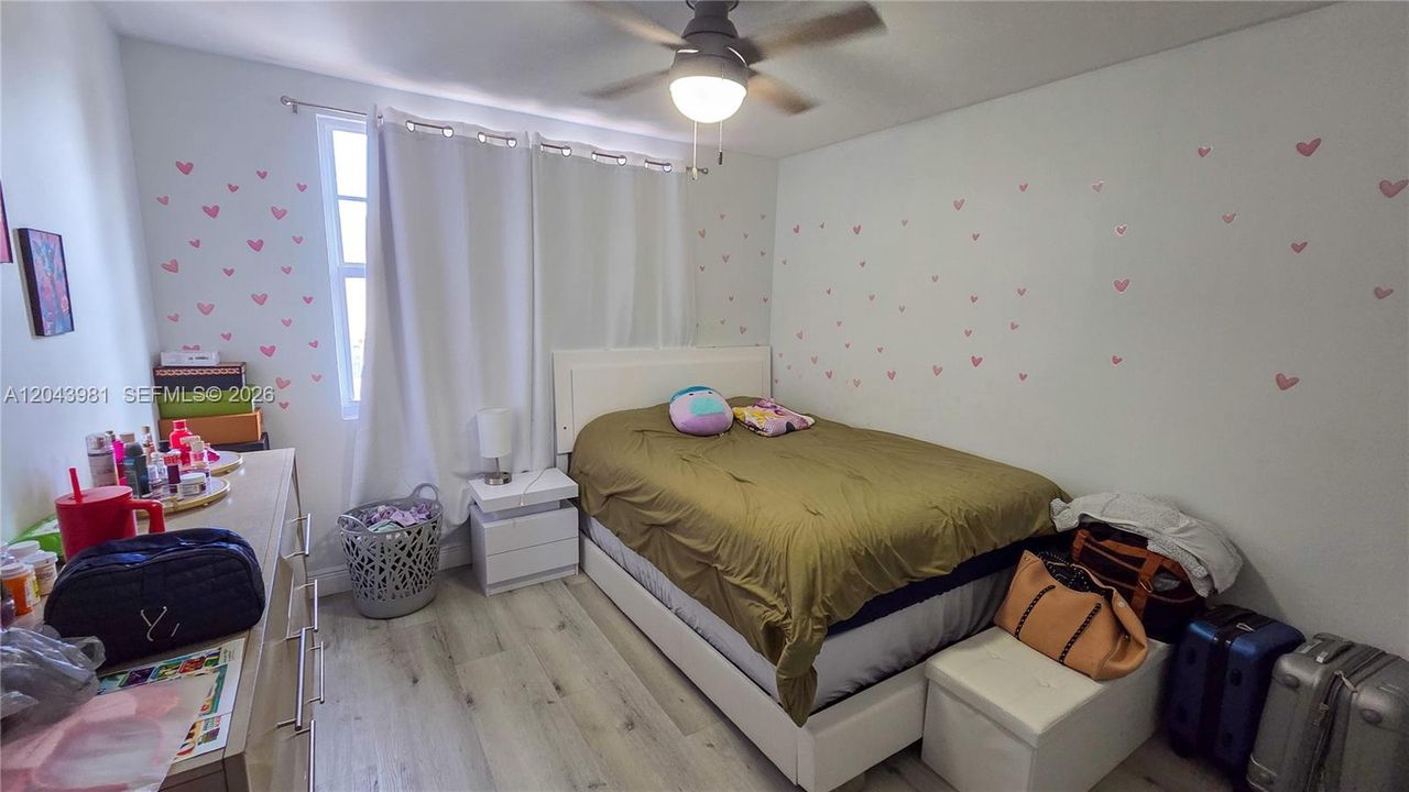 For Sale: $410,000 (4 beds, 2 baths, 1618 Square Feet)