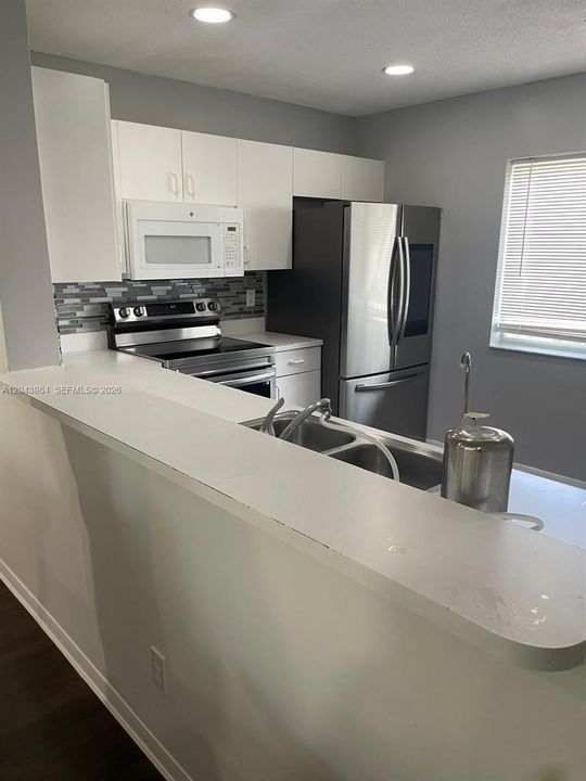 For Rent: $2,600 (2 beds, 1 baths, 1114 Square Feet)
