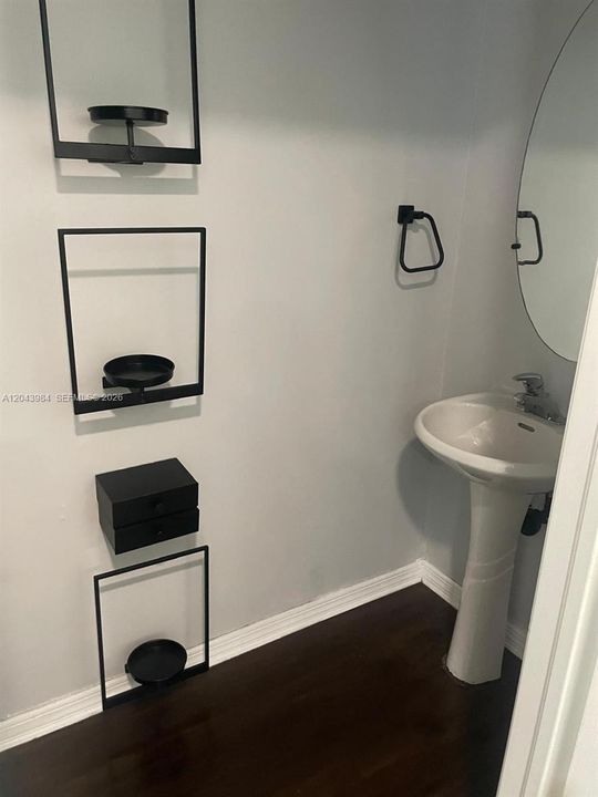 For Rent: $2,600 (2 beds, 1 baths, 1114 Square Feet)