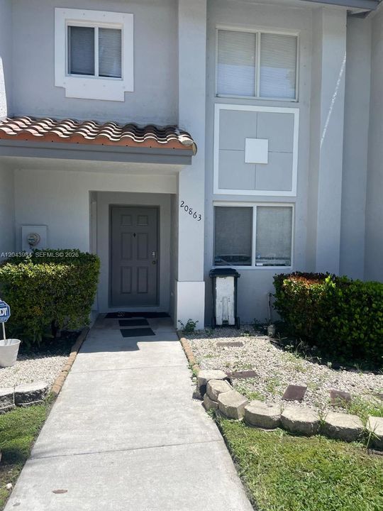 For Rent: $2,600 (2 beds, 1 baths, 1114 Square Feet)