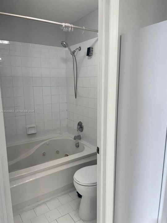 For Rent: $2,600 (2 beds, 1 baths, 1114 Square Feet)
