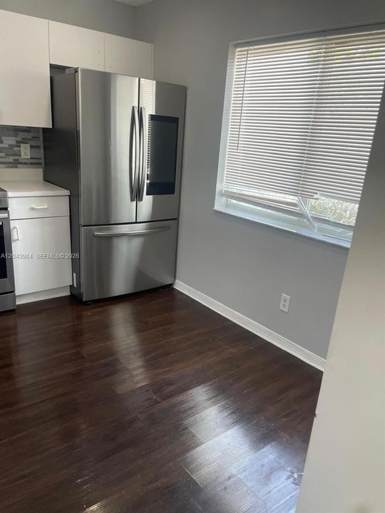 For Rent: $2,600 (2 beds, 1 baths, 1114 Square Feet)