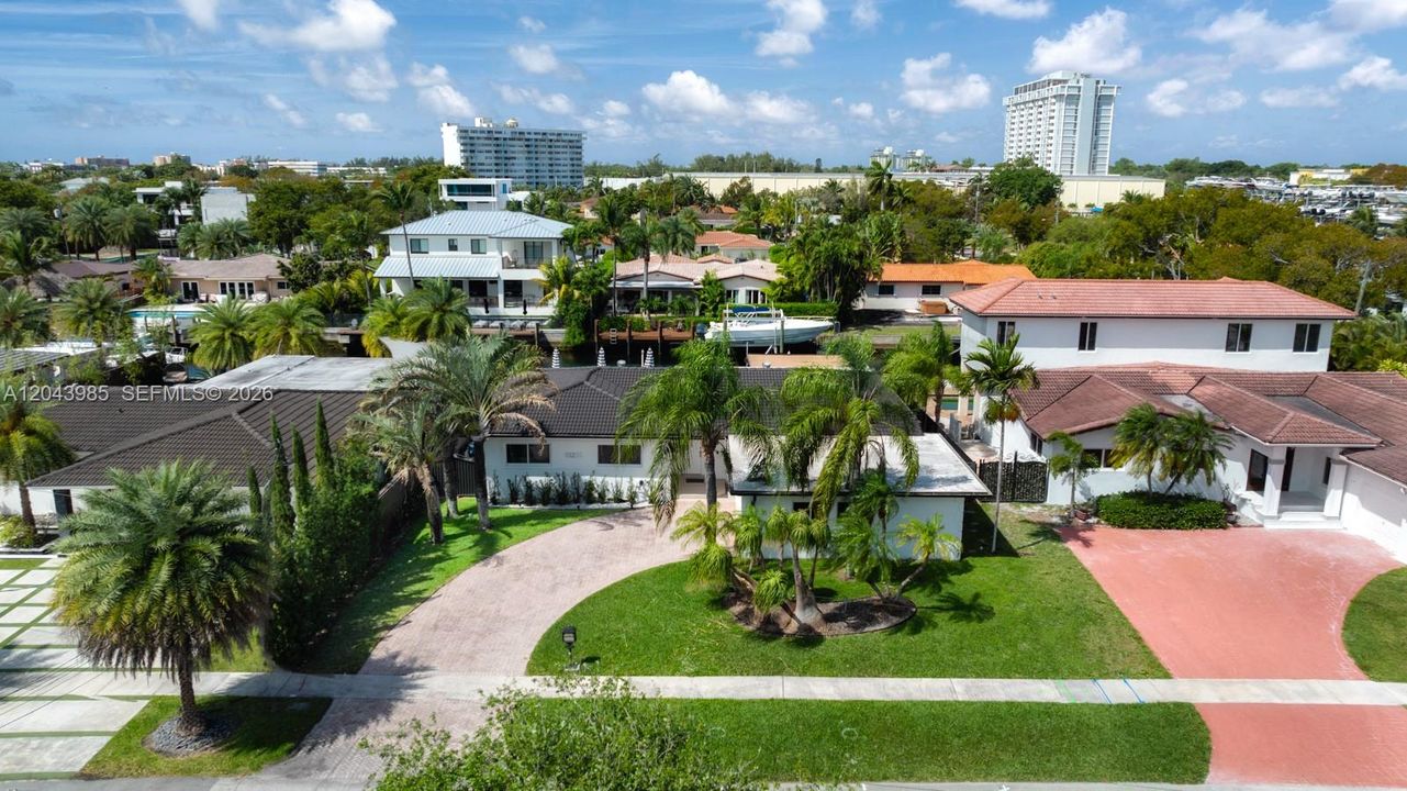 На продажу: $2,700,000 (3 спален, 3 ванн, 2760 Квадратных фут)