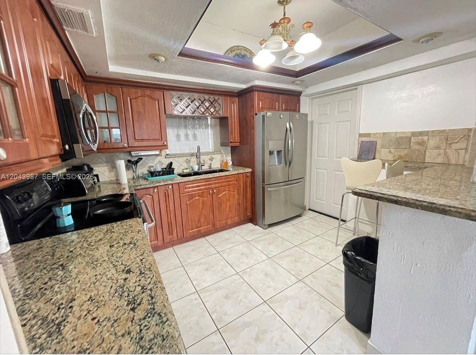 На продажу: $649,999 (4 спален, 3 ванн, 1718 Квадратных фут)