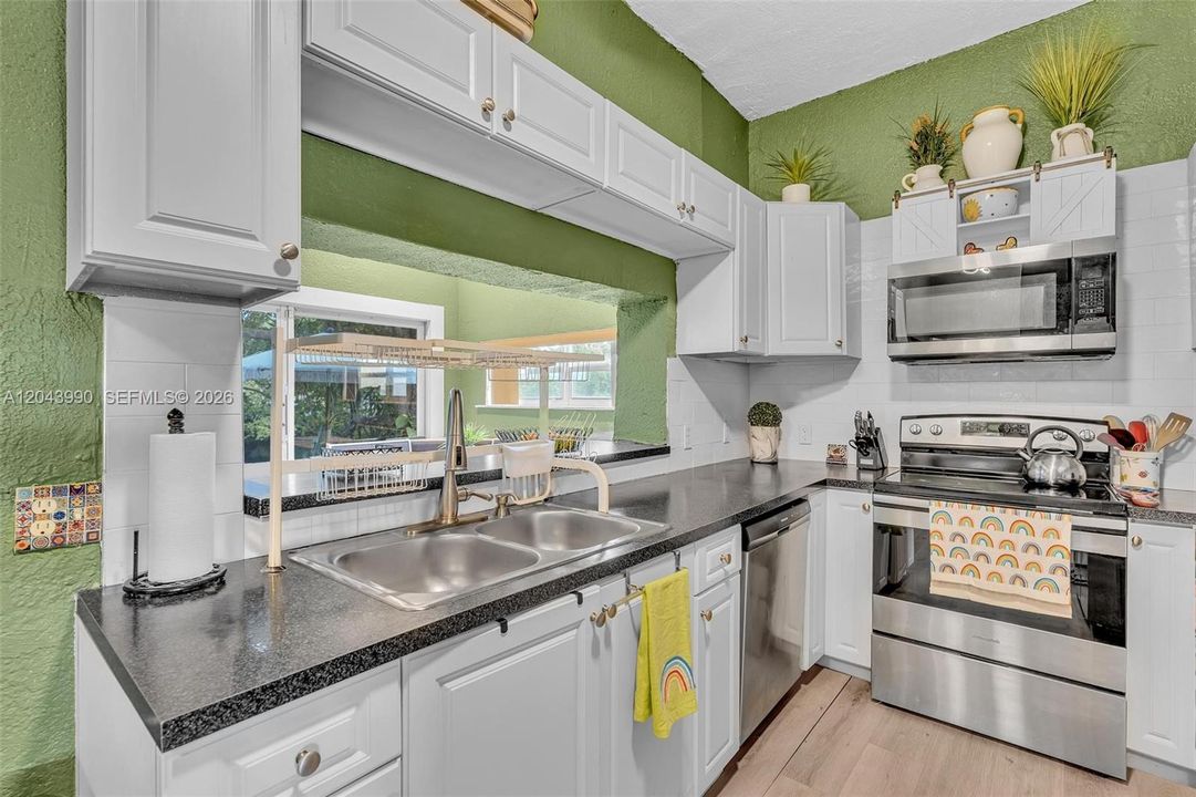 На продажу: $459,900 (3 спален, 2 ванн, 1600 Квадратных фут)