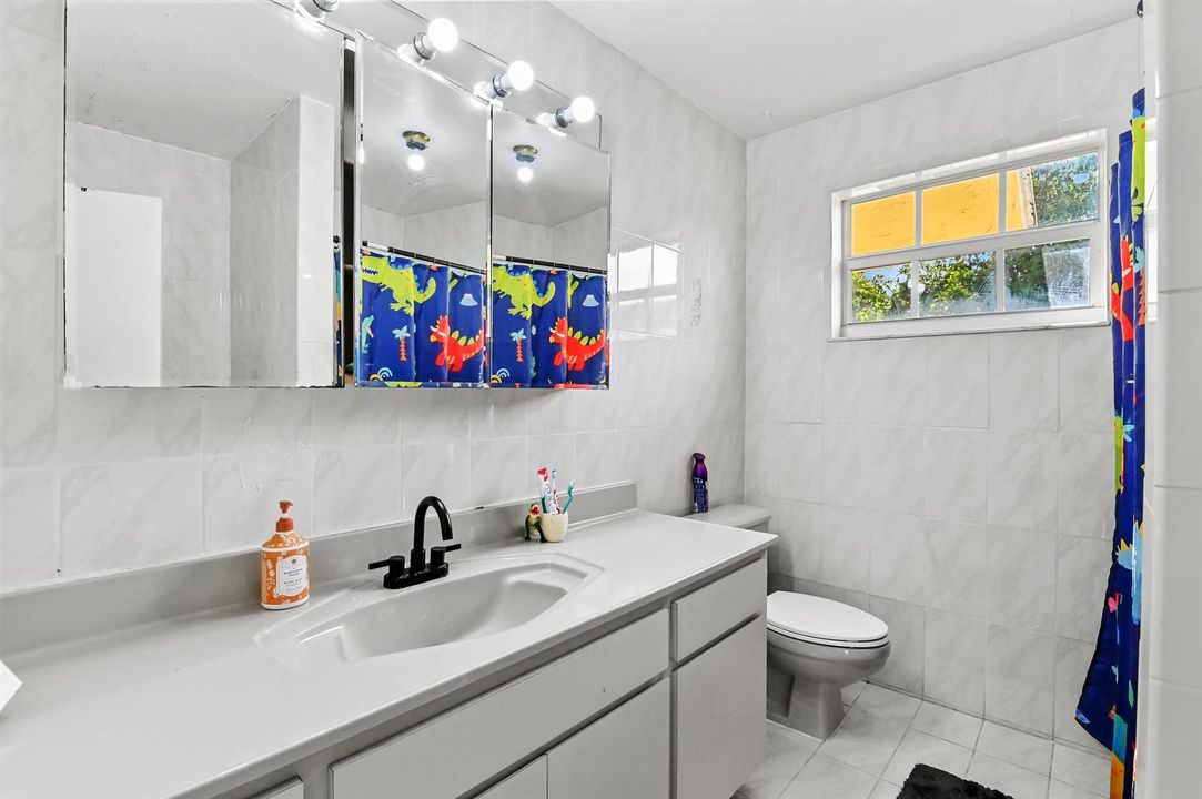 23 Bathroom 03