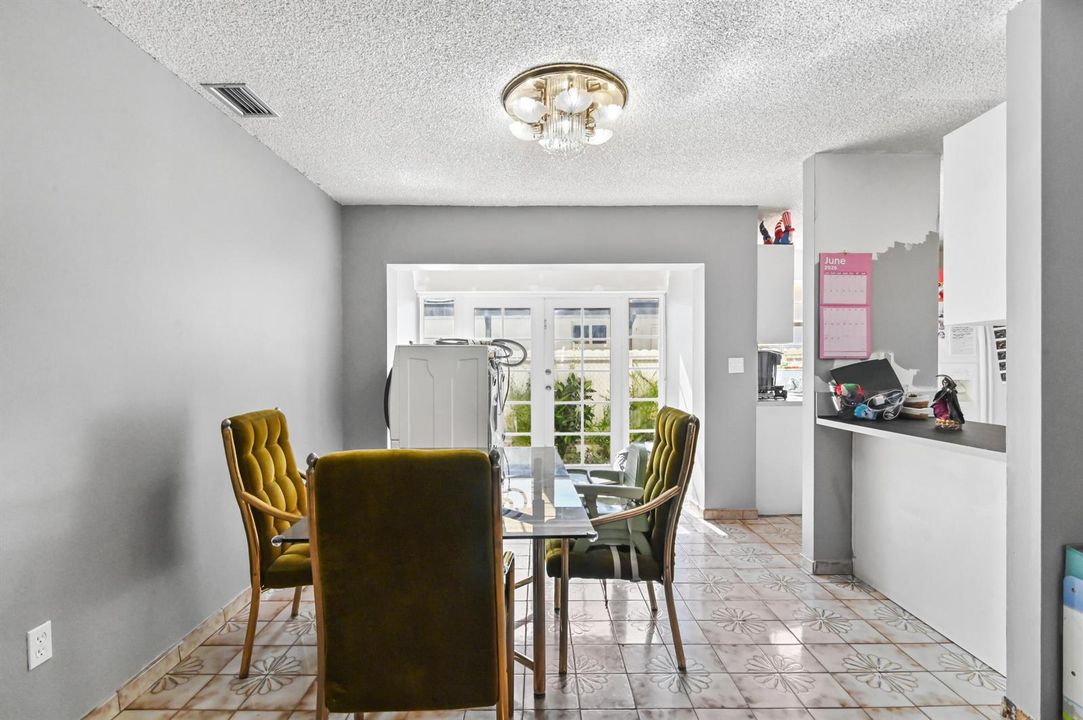 12 Dining area 01